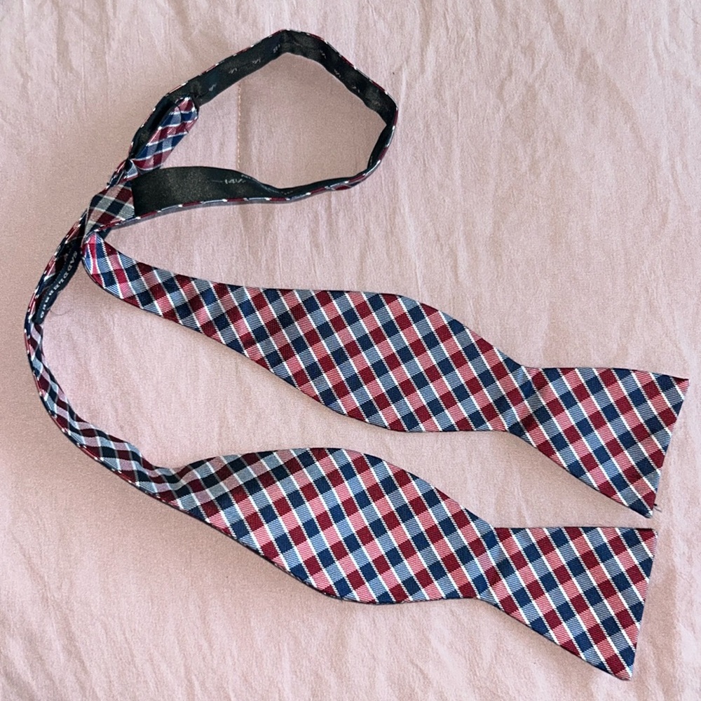 Bow tie